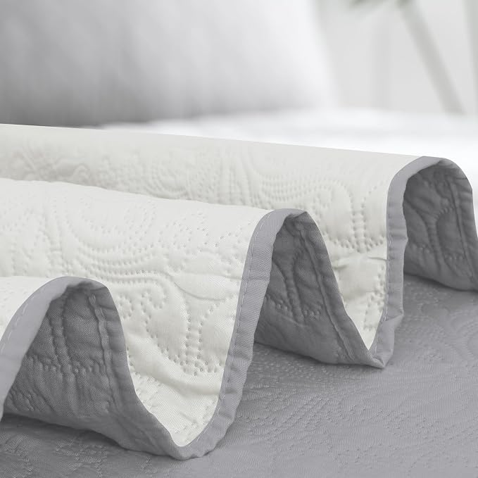 Easy-Going Reversible Quilt Set King, Bedspread with 2 Shams | Damask-Light Gray/Ivory, Lightweight Microfiber Bed Comforter, 1 Quilt + 2 Pillow Shams, All-Season Coverlets for Bedroom
