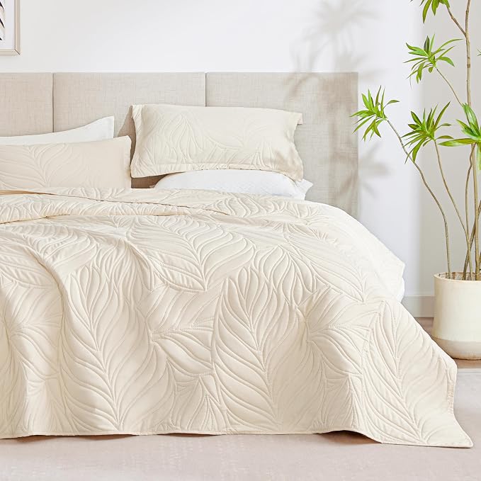 EXQ Home Queen Quilt Set Leaf Pattern Beige Bedspread | Bedding Set For All Season Use, Soft & Breathable Coverlet,3-Piece Set Includes 2 Shams, Machine Washable