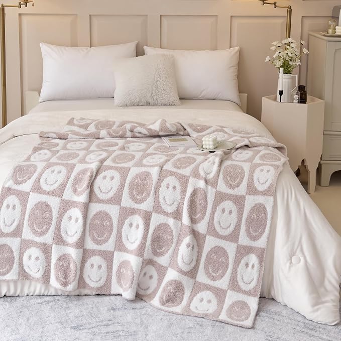 Ultra Soft Cozy Happy Smiling Face Checkered Knitted Throw Blanket Fluffy Microfiber Checkerboard Bed Blanket Lightweight Both Sides Blanket for Couch Sofa Bed (Smile Cream, Throw 50“x60”)