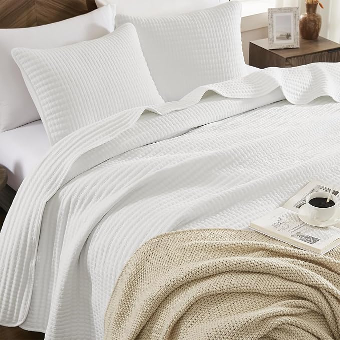 WRENSONGE White California/Oversized King Size Quilt Bedding Set | Lightweight Soft Bedspreads Coverlet with 2 Pillow Shams for All Season, 120" x 110"