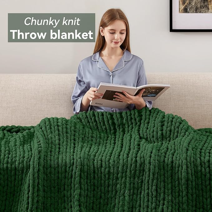 Negwoo Chunky Knit Throw Blanket, Knitted Throw Chenille Yarn, 40"*50" | Soft Thick Cable Knitted Blankets, Handmade Big Thick Blanket, Machine Washable Cute Comfy Blanket for Home Decor,Grass green