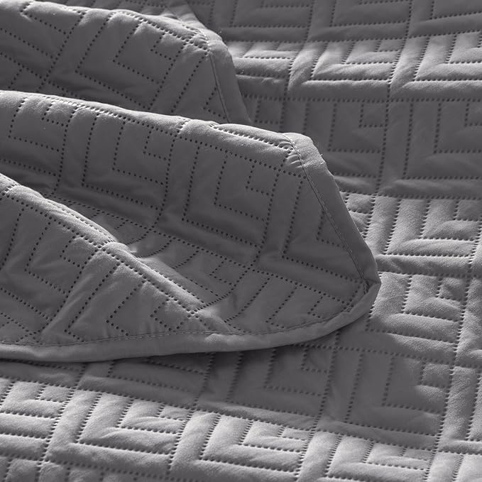 EXQ Home King Size Quilt Set Squares Pattern Bedding Set Lightweight Grey | Soft Microfiber Bedspread, Breathable & Wrinkle-resistant Coverlet. All-season Use for Hot Sleepers. 3-pc Set with 2 Shams