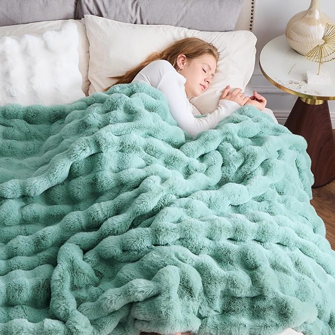 NEWCOSPLAY Faux Fur Thick Bubble Throw Blanket for Couch, Green, 50"x60" | Luxury Fluffy Thick Warm Bubble Blanket for Couch Sofa Bed 1000GSM, Soft Plush Cozy Decorative Throw, Gift for Women Men
