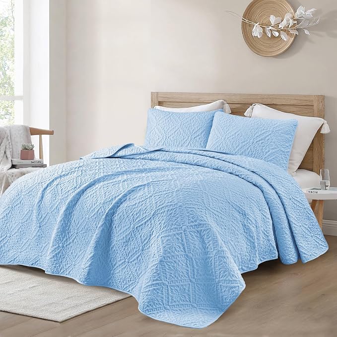 Exclusivo Mezcla California King Quilt Set, Light Blue | Lightweight Soft Bedspreads Coverlets, All Season Bedding with 2 Pillow Shams, Modern Style for Bedroom Guest Room