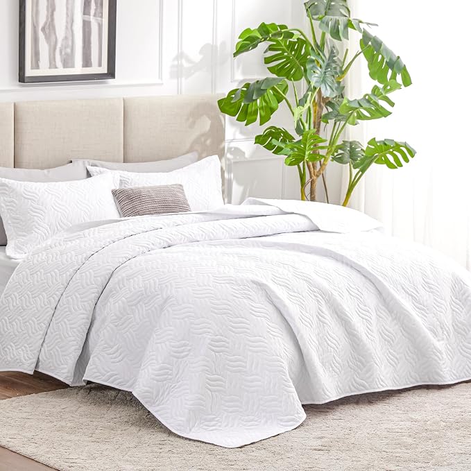 Love's cabin Quilts for Queen Bed White Bedspreads - Soft Bed Summer Lightweight Bedspread Comforter - Modern Style Wave Pattern Coverlet for All Season - 3 Pieces (1 Quilt, 2 Pillow Shams)