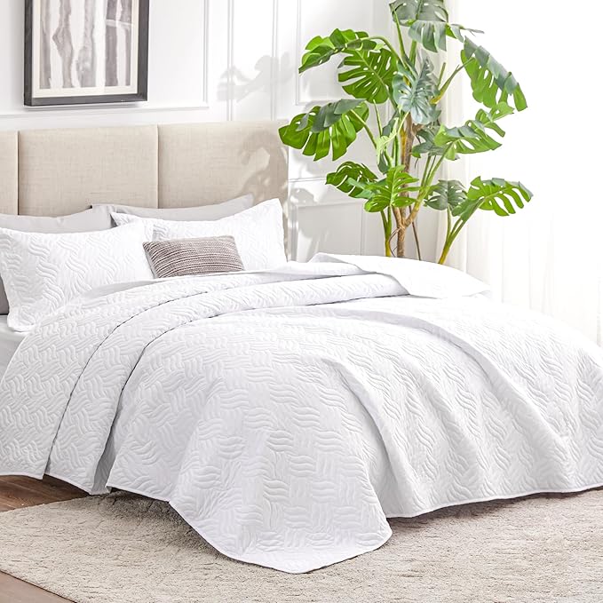 Love's cabin California King Size Quilt Bedding Set White Bedspread - Cal King Summer Lightweight Bedspread Comforter - Wave Pattern Coverlet for All Season - 3 Pieces (1 Quilt, 2 Pillow Shams)