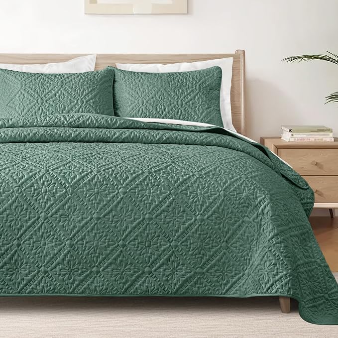 Exclusivo Mezcla Twin Quilt Set, Green | Lightweight Soft Bedspreads Coverlets, All Season Bedding with 1 Pillow Sham, Modern Style for Dorm Bedroom Guest Room
