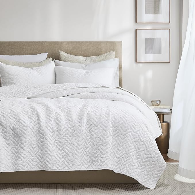 palassio White 100% Cotton Quilt California Cal King Size Bedding Sets with 2 Pillow Shams, Oversized Lightweight Textured Farmhouse Bedspread Soft Shabby Chic Coverlet for All Season, 3 Pieces