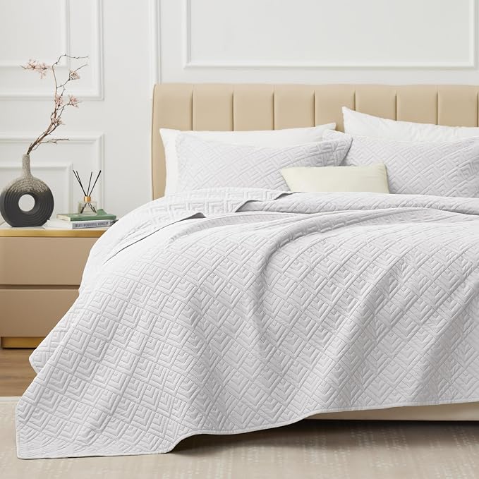 EXQ Home White Quilt Set Twin Size Lightweight Squares Pattern Bedding Set | Soft Microfiber Bedspread, Breathable & Wrinkle-resistant Coverlet. All-season Use for Hot Sleepers. 2-pc Set with 1 Sham
