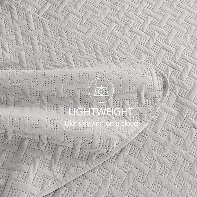FLYMME King Size Quilt Bedding Set Light Grey Lightweight Bedspreads Set,Soft Microfiber Bed Coverlet 3 Pieces (1 Quilt, 2 Shams)