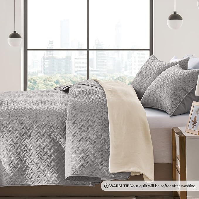 FLYMME Light Grey Twin Quilt Bedding Set Thin Lightweight Bedspreads,Soft Microfiber Bed Coverlet for All Season (1 Quilt, 1Sham)
