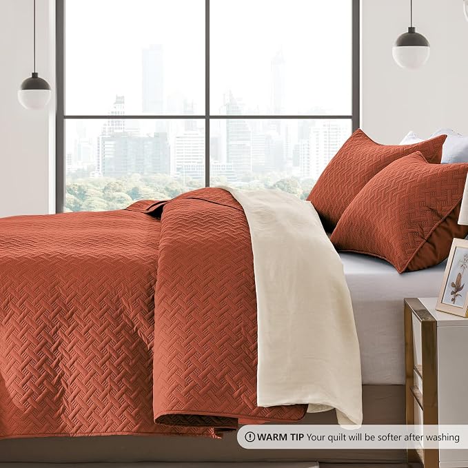 FLYMME Oversized King/California King Quilt Set 118"x106", Burnt Orange 3-Piece Floor-Length Bedspread, Premium Microfiber Lightweight Coverlet for King/California King Bed (1 Quilt, 2 Shams)