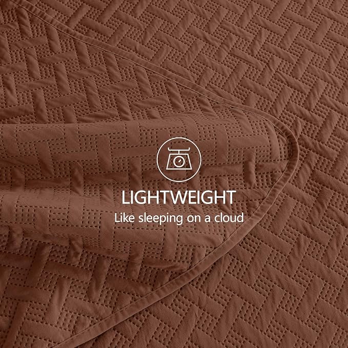 FLYMME Full/Queen Quilt Bedding Set, Brown Lightweight Microfiber Bedspread, Modern Geometric Weave Stripe Pattern, Soft Summer & All-Season Bed Coverlet, Includes 1 Quilt & 2 Shams