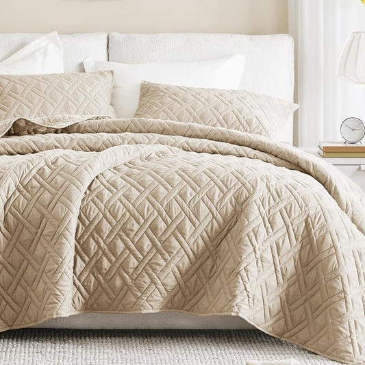 Comfort Spaces Kienna Queen Quilt Bedding Set 3P, 90"x90" Beige Diamond | Soft Cozy Lightweight Summer Coverlet Full Size, Quilted Bedspreads Extra Layer, Modern Casual Bedroom Decor, OEKO-TEX