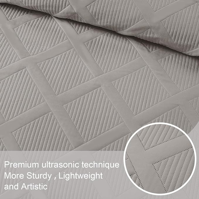 Exclusivo Mezcla Quilt King Size, Light Grey | Soft Bedspreads with 2 Pillow Shams, Modern Striped Pattern, Lightweight Bedding Set Coverlets for All Seasons, 104x96 Inch