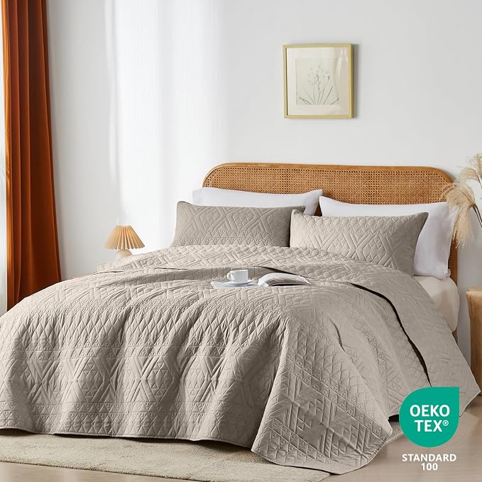 akkialla Twin Quilt Set, Taupe Lightweight Microfiber Bedspread Coverlet, Boho Geometric Pattern, Soft All-Season Bedding, 2-Piece (1 Quilt, 1 Pillow Sham)