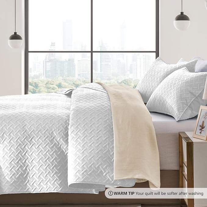 FLYMME Queen Quilt Bedding Set White Lightweight Bedspreads Full Size,Modern Style Geometric Weave Stripe Pattern,Soft Microfiber Bed Coverlet for All Season (1 Quilt, 2 Shams)