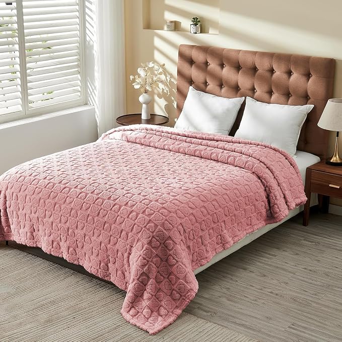 FY FIBER HOUSE Throw Blankets with Heart Checkered Valentines Day Blankets for Lover Mom Gifts Washable Lightweight Fuzzy Blanket for Couch Sofa Bed All Season Pink 50"x60"