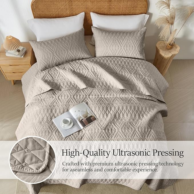 akkialla Twin Quilt Set, Taupe Lightweight Microfiber Bedspread Coverlet, Boho Geometric Pattern, Soft All-Season Bedding, 2-Piece (1 Quilt, 1 Pillow Sham)