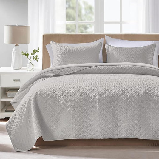 FLYMME Light Grey Twin Quilt Bedding Set Thin Lightweight Bedspreads,Soft Microfiber Bed Coverlet for All Season (1 Quilt, 1Sham)