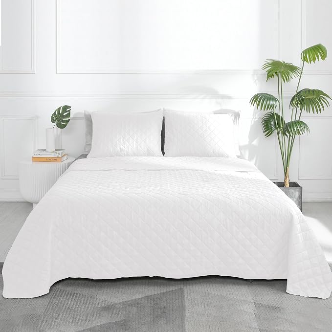 Easy-Going Reversible Quilt Set California King, Bedspread with 2 Shams | White/White, Machine Washable Lightweight Microfiber Bed Comforter, 1 Quilt + 2 Pillow Shams, All-Season Coverlets
