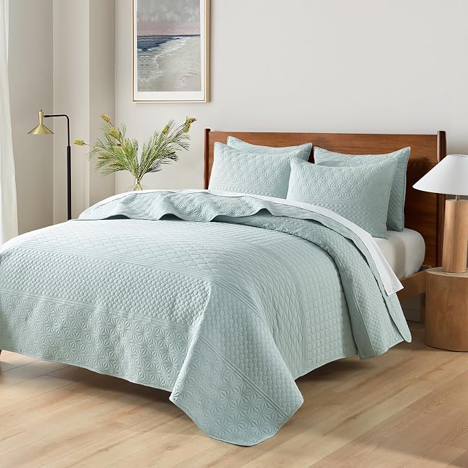 HORIMOTE HOME Sprout Green Queen Size Quilt Set - Soft Microfiber Bedspread with 2 Shams, Lightweight & All-Season Geometric Coverlet for Cozy Bedding