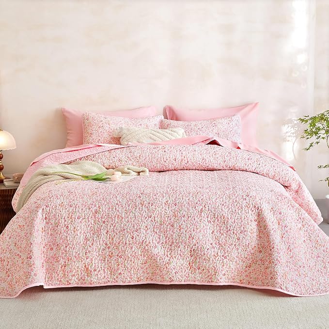 Wake In Cloud - Floral Quilt Set, Cute Vintage Flower Cottagecore Shabby Chic for Women Teen Girls, Reversible Lightweight Bedspread Coverlet, 3 Pieces, Pink, Queen/Full Size