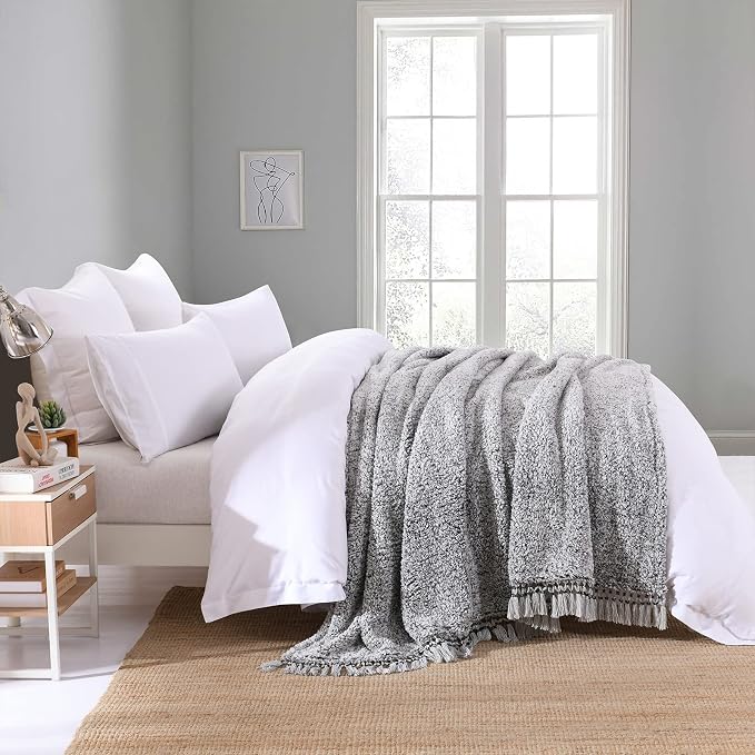 Ultra Soft Fleece Sherpa Blanket King Size,Lightweight Cozy Boho Bed Blanket with Decorative Tassel, Pattern Reversible, 2 Tones Ombre Black,104”x90”
