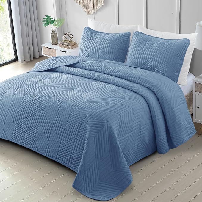 Exclusivo Mezcla Ultrasonic King Quilt Bedding Set, Grayish Blue | Lightweight Bedspreads, Soft Microfiber, Modern Geometric Coverlet, All Season Bed Cover, 1 Quilt and 2 Pillow Shams