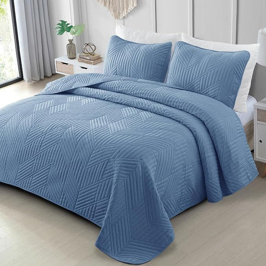Exclusivo Mezcla Ultrasonic King Quilt Bedding Set, Grayish Blue | Lightweight Bedspreads, Soft Microfiber, Modern Geometric Coverlet, All Season Bed Cover, 1 Quilt and 2 Pillow Shams