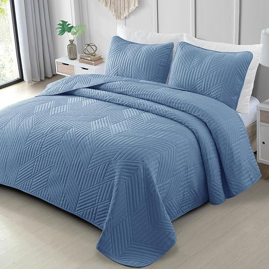 Exclusivo Mezcla Ultrasonic Full Queen Quilt Bedding Set, Grayish Blue | Lightweight Bedspreads, Soft Microfiber, Modern Geometric Coverlet, All Season Bed Cover, 1 Quilt and 2 Pillow Shams