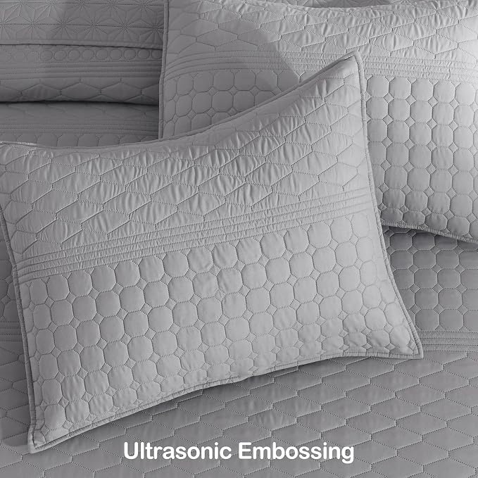 HORIMOTE HOME Grey King Size Quilt Set - Soft Microfiber Bedspread with 2 Shams, Lightweight & All-Season Geometric Coverlet for Cozy Bedding