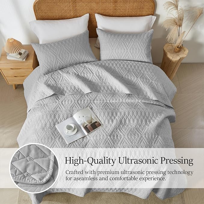 akkialla Twin Size Quilt Bedding Set,Light Grey Lightweight Microfiber Soft Bedspreads,Modern Style Geoetric Pattern Coverlet Set for All Seasons,2 Piece(1 Quilt,1Pillow Sham)