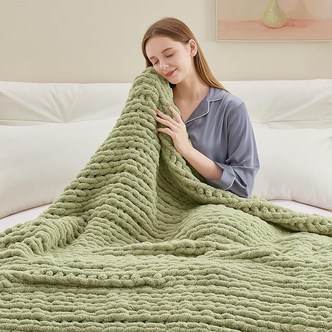Negwoo Chunky Knit Throw Blanket, Knitted Throw Chenille Yarn, 60"*80" | Soft Thick Cable Knitted Blankets, Handmade Big Thick Blanket, Machine Washable Cute Comfy Blanket for Home Decor,Light green