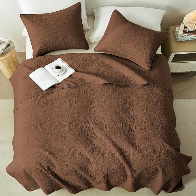 akkialla 118"x106" Brown California King Quilt Set, Oversized Floor-Length Bedspread, Modern Coin Pattern Microfiber Coverlet, 3-Piece All Season Bedding with 2 Pillow Shams