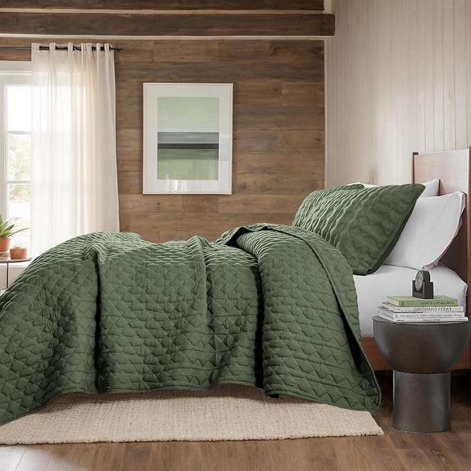 WDCOZY Olive Green Oversized California Cal King Size Quilt Bedding Set with 2 Pillow Shams, Lightweight Soft Bedspread Coverlet Bed Cover for All Season, 3 Pieces, 118x106 inches