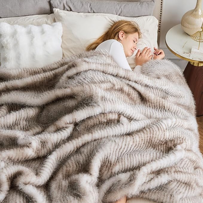 NEWCOSPLAY Faux Fur Thick Throw Blanket for Couch,Stripe Light Grey,50"x60" | Luxury Fluffy Thick Warm Blanket for Couch Sofa Bed 1000GSM, Soft Plush Cozy Decorative Throw, Gift for Women Men