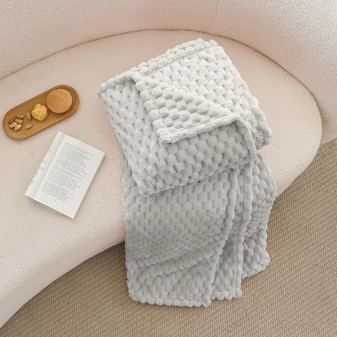 BEDELITE Light Grey Throw Blanket for Couch, Soft Gifts for Women, 50 * 60 | 3D Jacquard Decorative Fleece Blanket, Super Soft Plush Throws, Cute Birthday Gift for Women & Men, Suitable for All Seasons