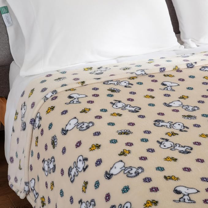 Berkshire Blanket Peanuts® VelvetLoft® Cute Character Snoopy Plush Blanket,Peanuts Woodstock Snoopy Spring Frolic Large Canvas,King 90 in x 108 in (Official Peanuts® Product)