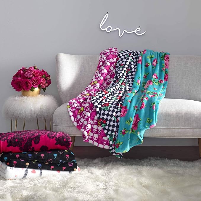 Betsey Johnson - Blanket, Buttery-Soft Throw Blanket for Couch or Bed, Boldly Plush & Oversized Bedding (Bouquet Day, 50" x 70")