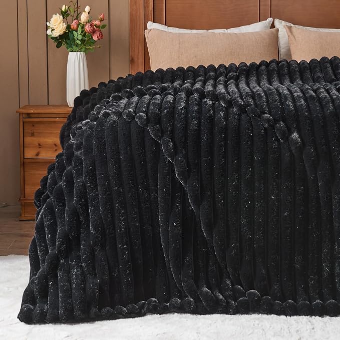 NEWCOSPLAY Faux Fur Ribbed Throw Blanket for Couch, Black, 50"x60" | Plush Soft Thick Warm Blanket for Couch Sofa Bed 850GSM, Fluffy Cozy Luxury Decorative Throw, Gift for Women Men