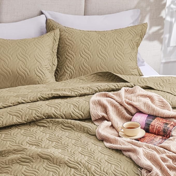 Love's cabin Quilts for Queen Bed Camel Bedspreads Bedding Set - Summer Lightweight Bedspread Comforter - Wave Pattern Bedding Coverlet for All Season - 3 Pieces (1 Quilt, 2 Pillow Shams)