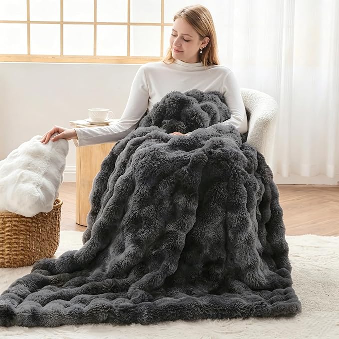 NEWCOSPLAY Faux Fur Fluffy Bubble Throw Blanket for Couch, Grey, 50"x60" | Soft Thick Warm Bubble Blanket for Couch Sofa Bed 550GSM, Plush Cozy Luxury Decorative Throw, Gift for Women Men