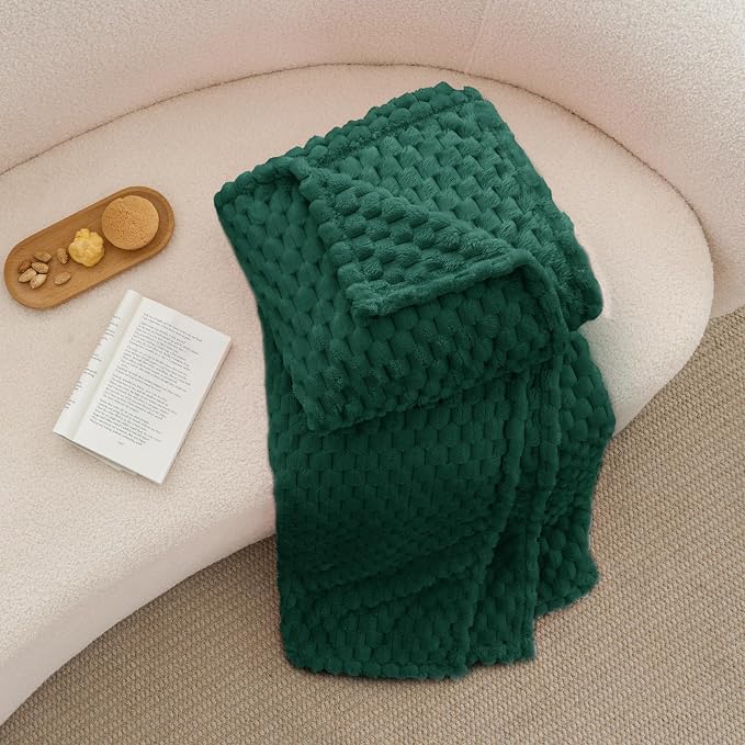 BEDELITE Dark Green Throw Blanket for Couch, Soft Gifts for Women, 50 * 60 | 3D Jacquard Decorative Fleece Blanket, Super Soft Plush Throws, Cute Birthday Gift for Women & Men, Suitable for All Seasons