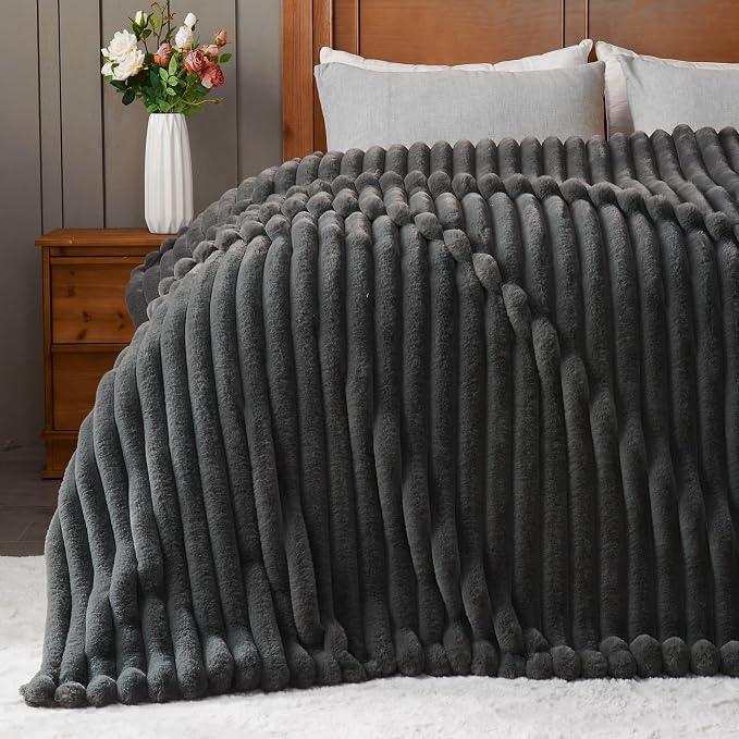 NEWCOSPLAY Faux Fur Ribbed Throw Blanket for Couch, Grey, 50"x60" | Plush Soft Thick Warm Blanket for Couch Sofa Bed 850GSM, Fluffy Cozy Luxury Decorative Throw, Gift for Women Men