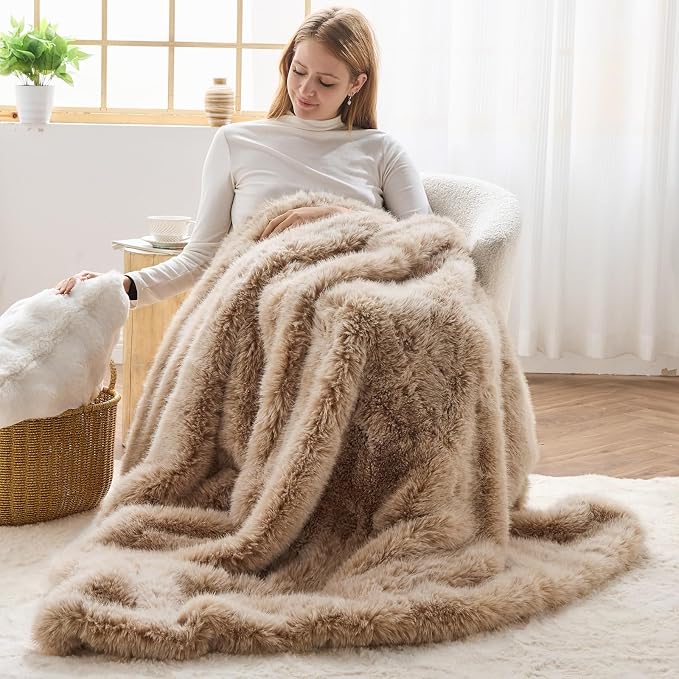NEWCOSPLAY Faux Fur Thick Throw Blanket for Couch, Brown White, 50"x60" | Luxury Fluffy Thick Warm Blanket for Couch Sofa Bed 1000GSM, Soft Plush Cozy Decorative Throw, Gift for Women Men