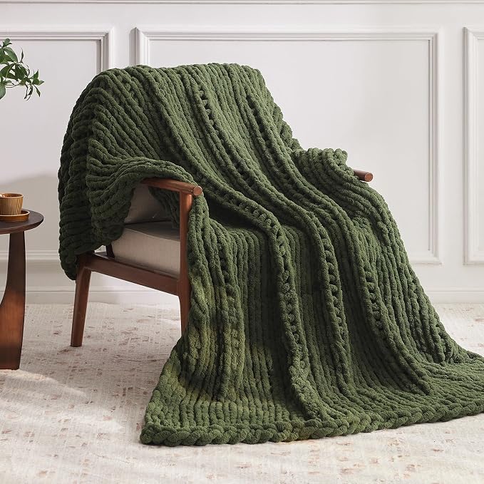 Negwoo Chunky Knit Throw Blanket, Knitted Throw Chenille Yarn, 30"*40" | Soft Thick Cable Knitted Blankets, Handmade Big Thick Blanket, Machine Washable Cute Comfy Blanket for Home Decor, Green