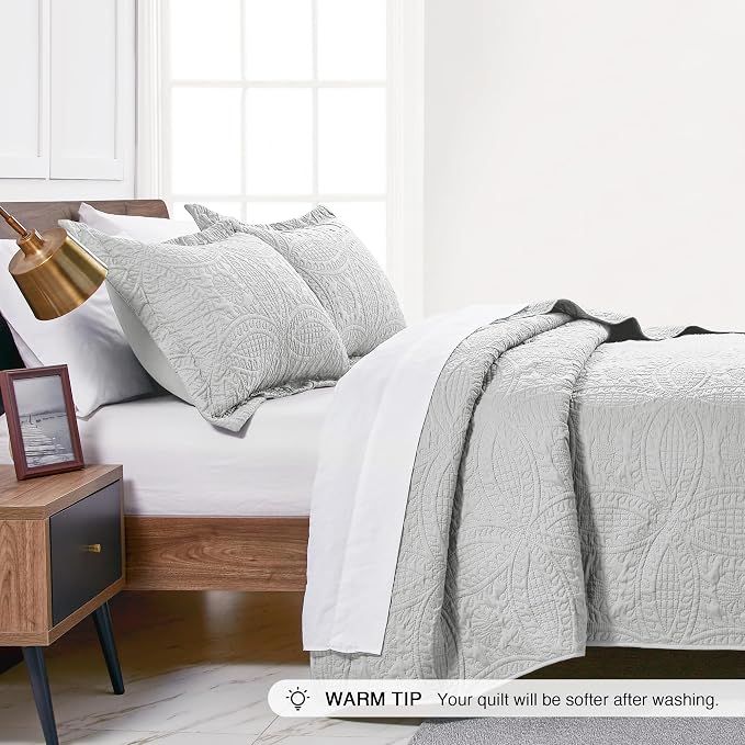 Love's cabin Quilts for Queen Bed Light Grey Bedspreads Bedding Set - Summer Lightweight Bedspread Comforter - Coin Pattern Bedding Coverlet for All Season - 3 Pieces (1 Quilt, 2 Pillow Shams)
