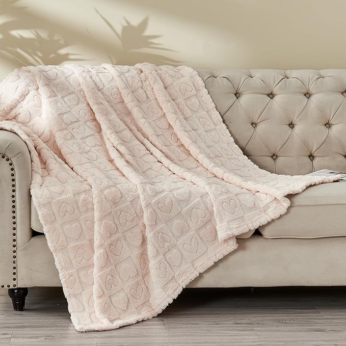 FY FIBER HOUSE Throw Blankets with Heart Checkered,Soft Warm Blankets for Lover Mom Father Friends Gifts,Washable Lightweight Fuzzy Blanket for Couch Sofa Bed All Season(Beige,90"x108")
