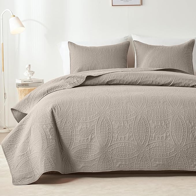 akkialla Taupe Twin Quilt Set, Ultrasonic Lightweight Bedspread Coverlet for Modern Minimalist Bedroom, Soft Microfiber Coin Pattern Bedding, 2-Piece (1 Quilt, 1 Pillow Sham) | Breathable fabric